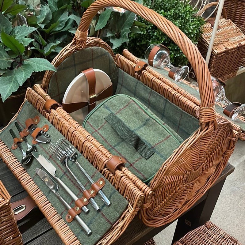 Luxury 2 Person Barrel Picnic Basket - OUThaus