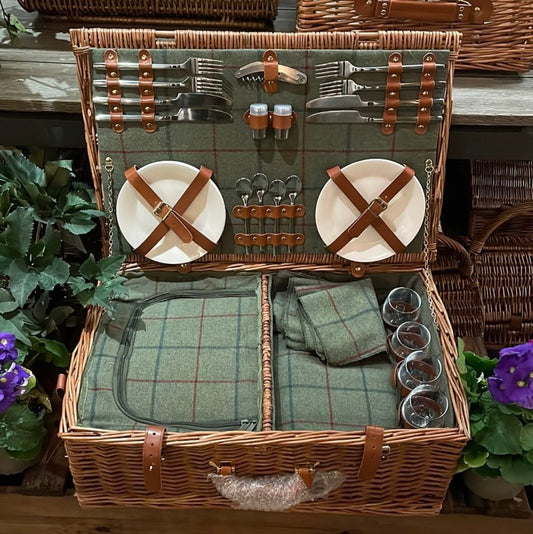 Luxury 4 Person Picnic Basket (Green Tweed) - OUThaus