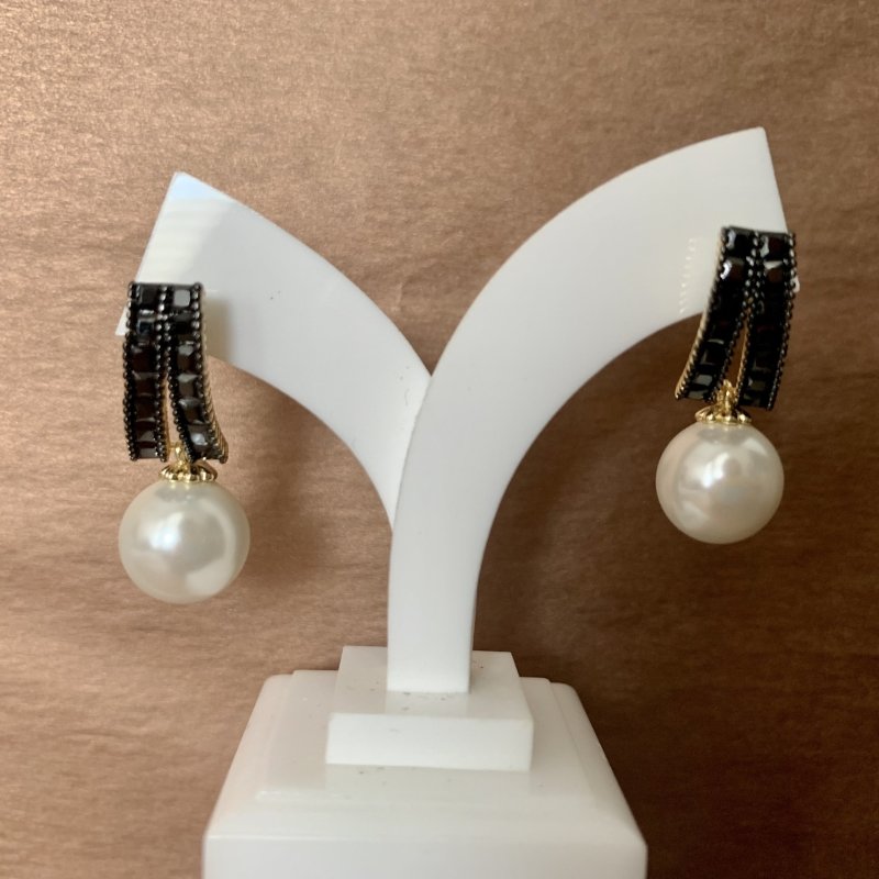 Pearl Drop Earrings - OUThaus