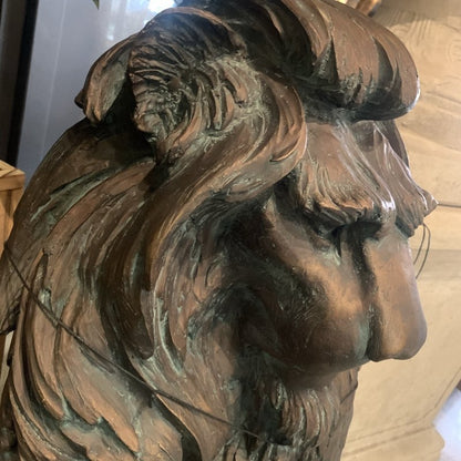 Sitting Lion Statue - OUThaus