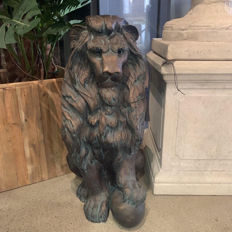 Sitting Lion Statue - OUThaus