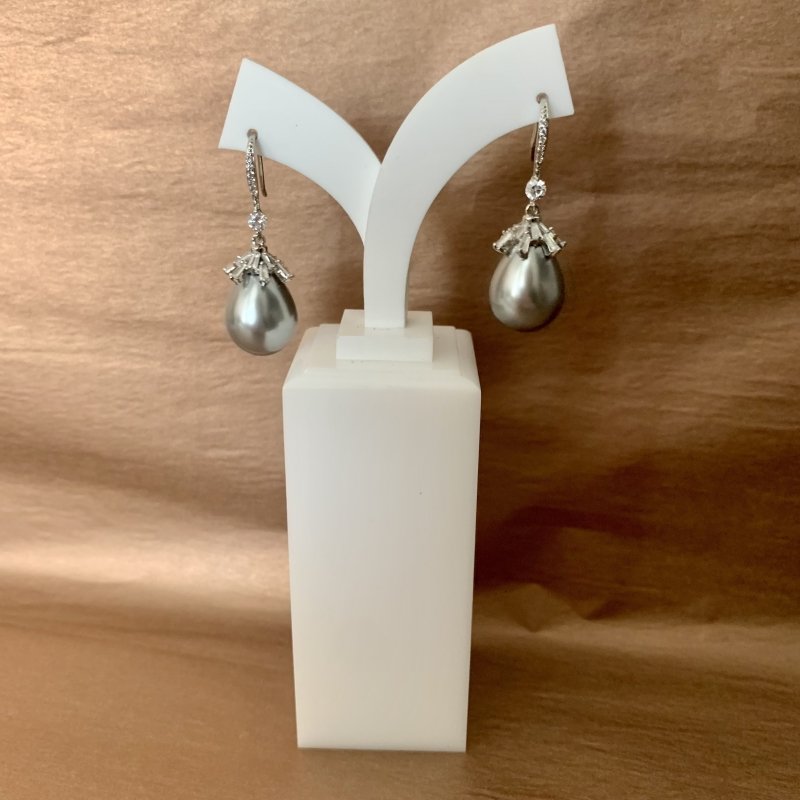 Teardrop Pearl Earrings - OUThaus