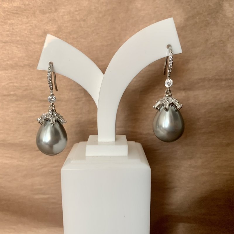 Teardrop Pearl Earrings - OUThaus